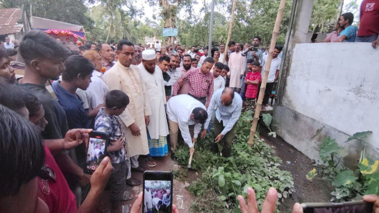 সাতক্ষীরার তালায় ৪ কিলোমিটার সড়ক নির্মাণকাজের উদ্বোধন 