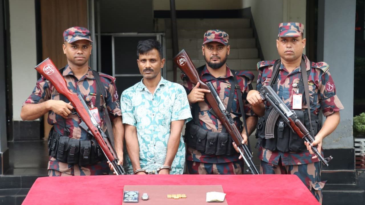যশোরে দেড় কোটি টাকার স্বর্ণসহ পাচারকারী আটক