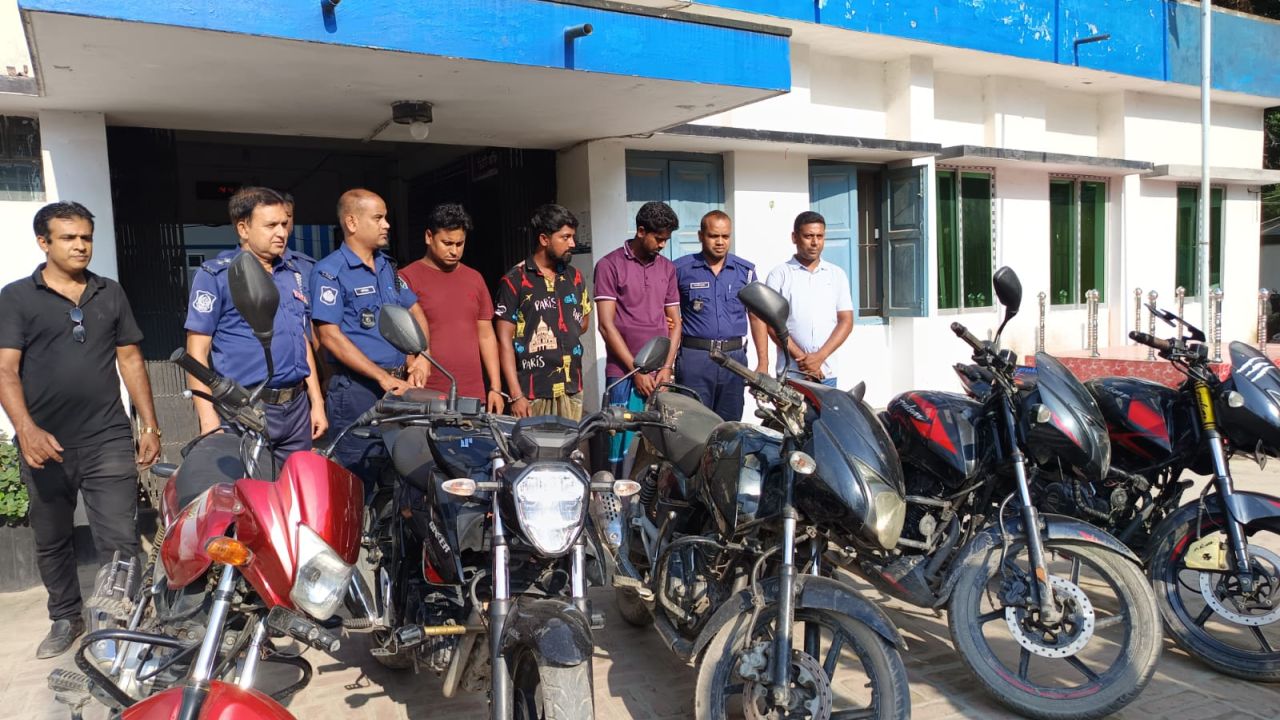 ছদ্মবেশে ক্রেতা সেজে পুলিশ ধরল ‘আন্তঃজেলা চোরচক্র’