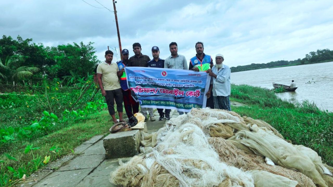 মা মাছ রক্ষায় হালদায় মৎস্য দপ্তরের অভিযান