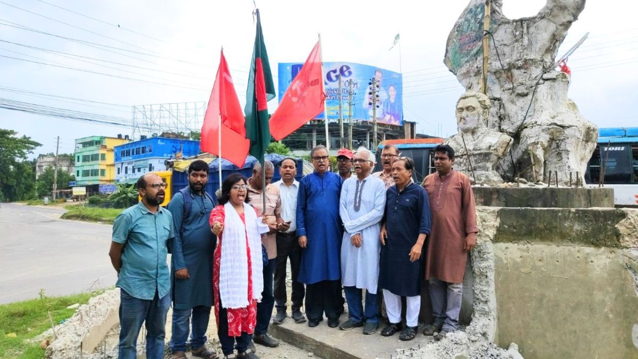 ঝিনাইদহে বীরশ্রেষ্ঠের ভাস্কর্য সরালে কঠোর আন্দোলনের হুঁশিয়ারি