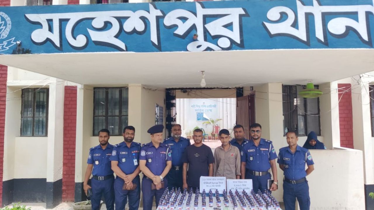 যাত্রীবাহী পুলিশের হানা, বিপুল মাদকসহ গ্রেপ্তার ২