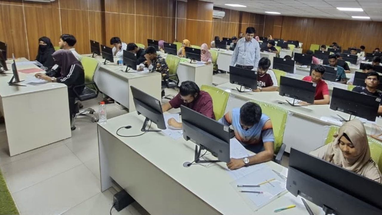 এআই প্রশিক্ষণে বাছাই পরীক্ষায় অংশ নিলেন ৫০ হাজার শিক্ষার্থী