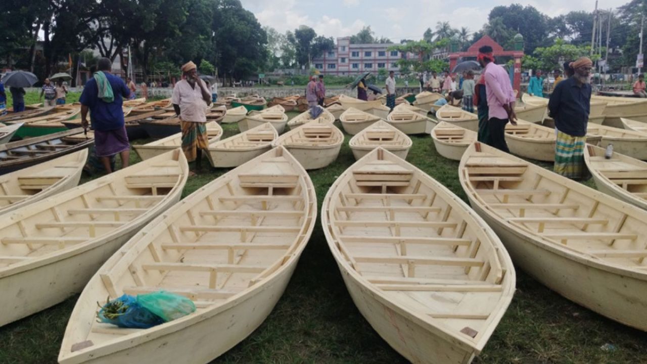 ঘিওরের হাটে এবার নৌকার দাম যেমন...