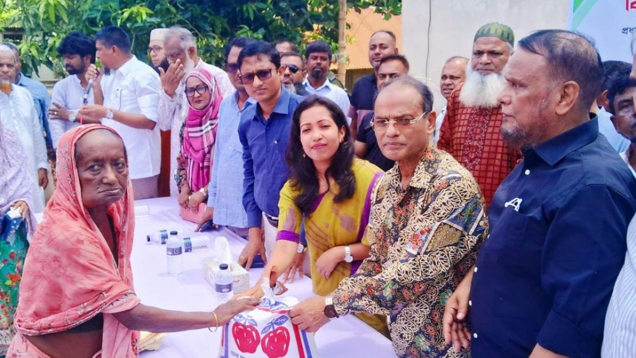 লৌহজংয়ে অসহায়দের মধ্যে সরকারি চাল বিতরণ