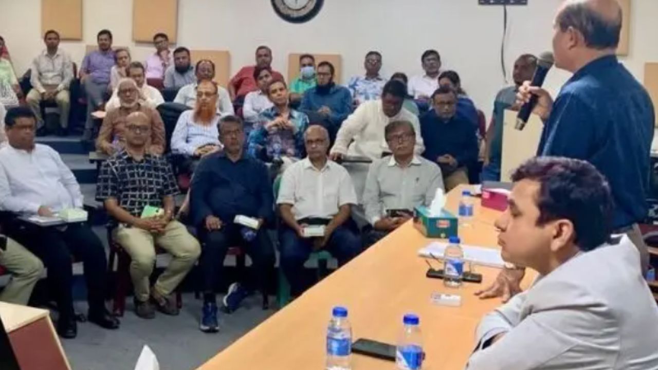 নীল দল নিষিদ্ধে উপাচার্যের তদন্ত কমিটি