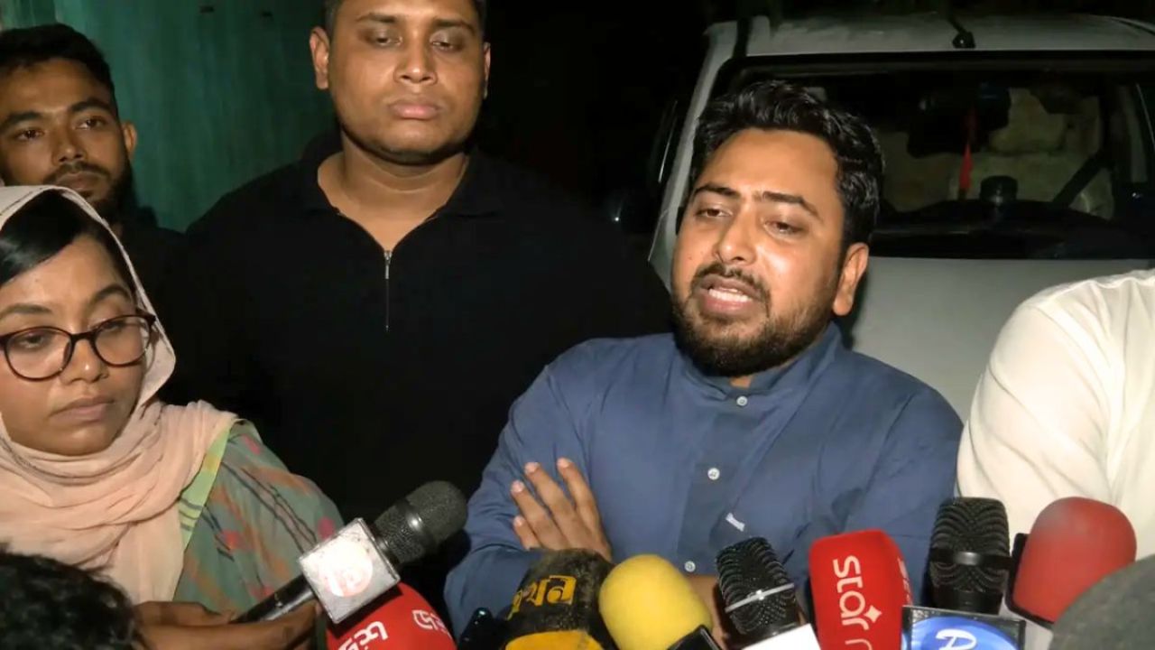 সরকার স্বৈরাচারের পথেই হাঁটছে : নাহিদ ইসলাম