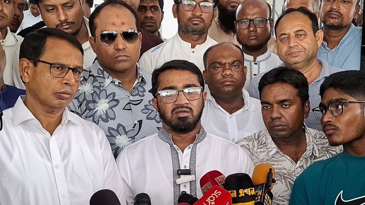 আওয়ামী লীগের রাজনীতি দিল্লিতে দাফন হয়ে গেছে : রাশেদ খাঁন