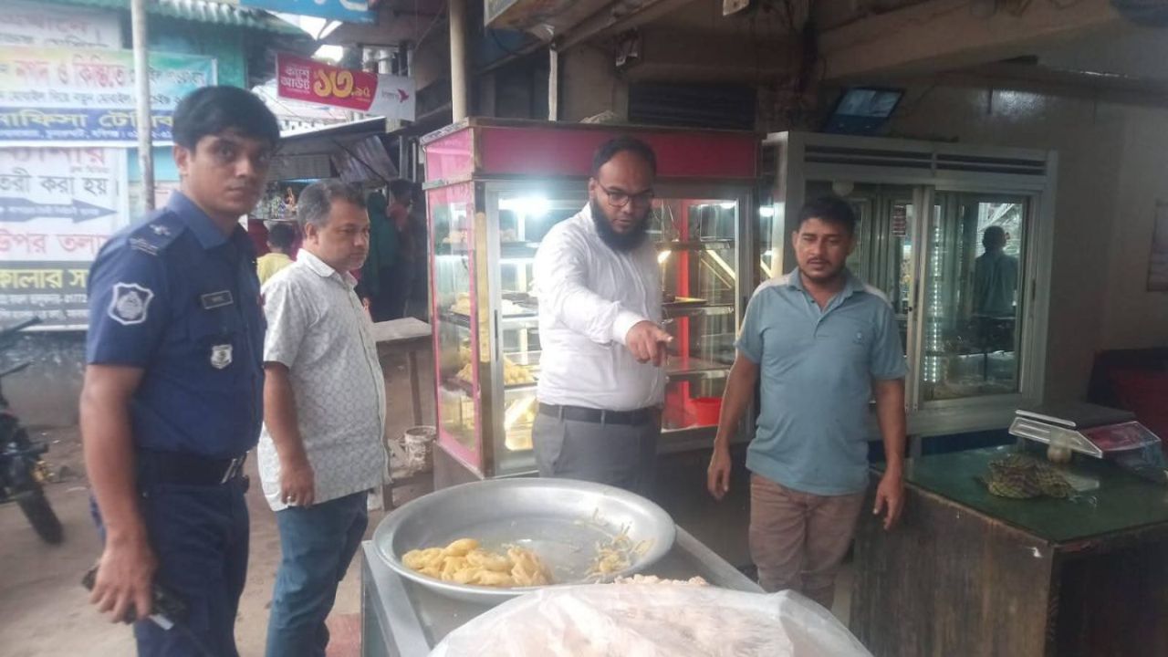 চুনারুঘাটে দুই মিষ্টির দোকানকে জরিমানা