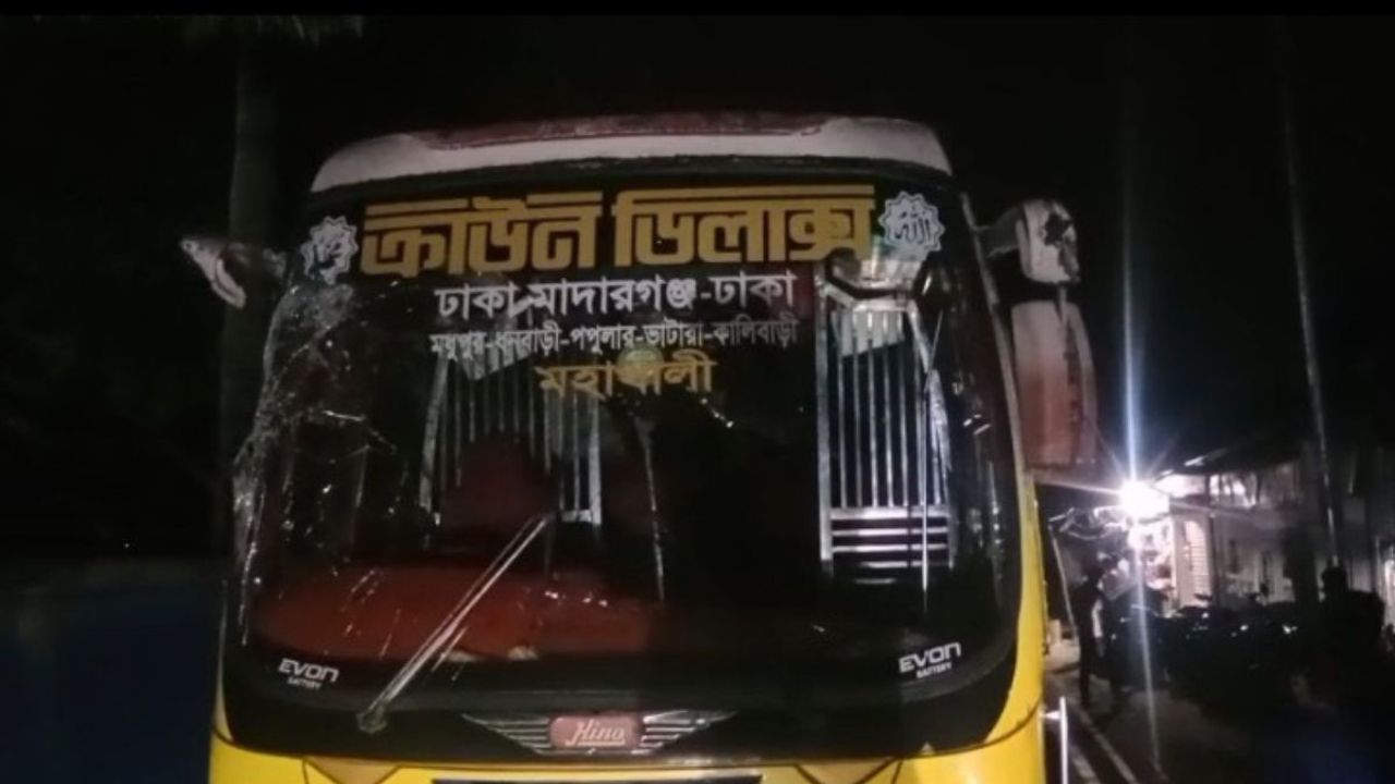 বালুবাহী ট্রাকের ধাক্কায় স্তব্ধ তিন প্রাণ