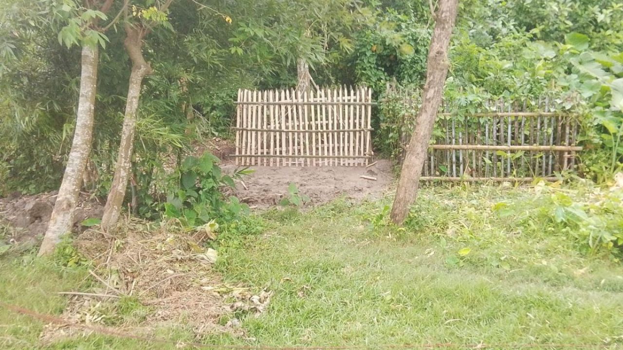 টাকা নেই, তাই মেলেনি কবরের মাটি