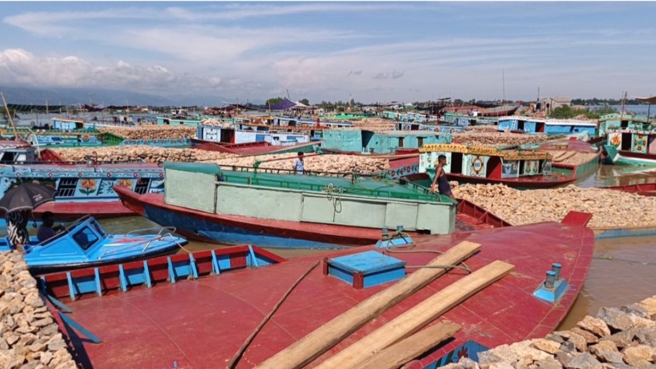 তাহিরপুরে নৌ ধর্মঘট প্রত্যাহার, সচল নদীপথ