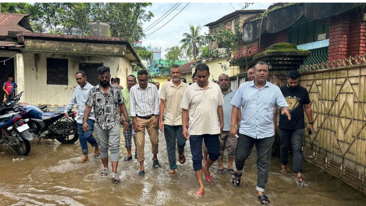 সুনামগঞ্জ শহরে টানা বৃষ্টিতে জলাবদ্ধতা
