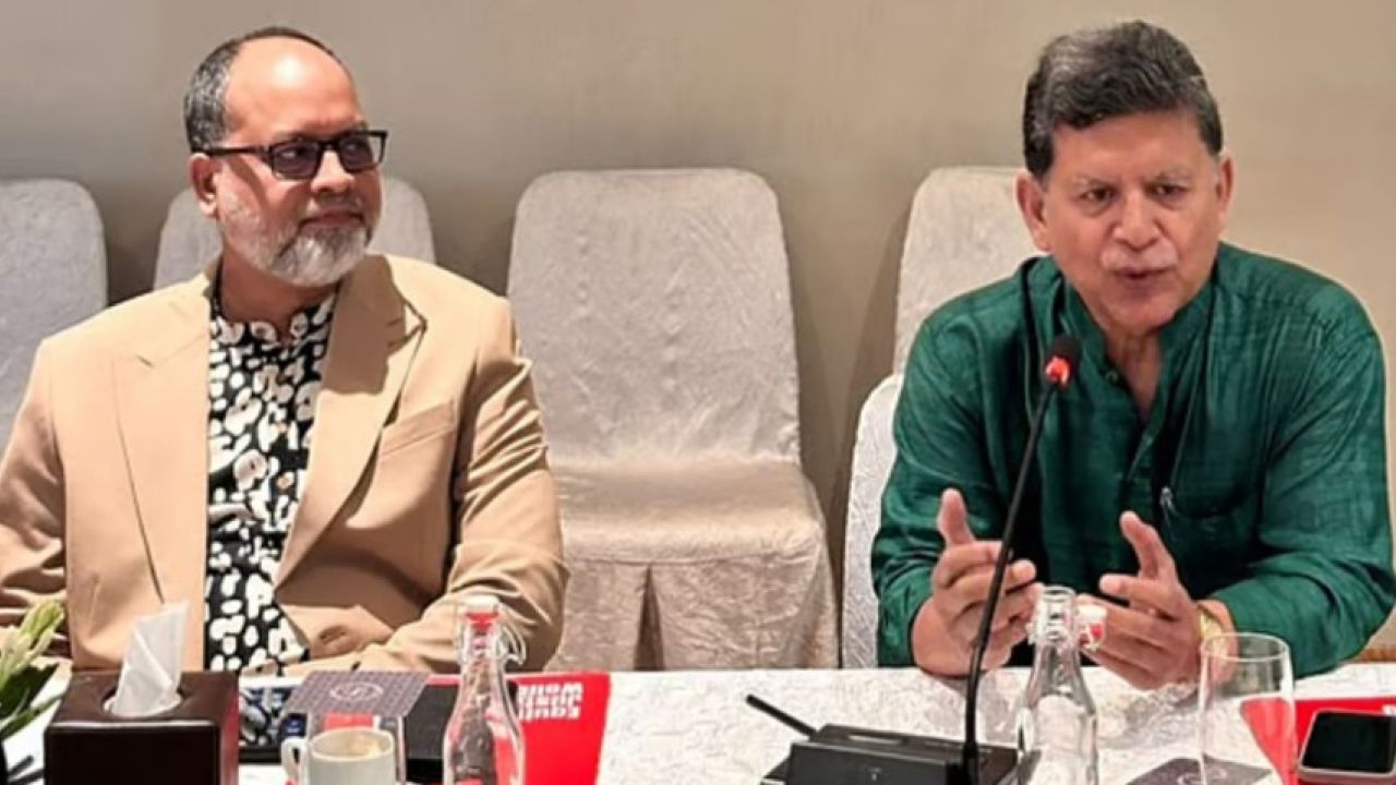 ইউনূস সরকার তরুণদের ‘ক্ষমতার লোভ শিখিয়েছে’: হোসেন জিল্লুর