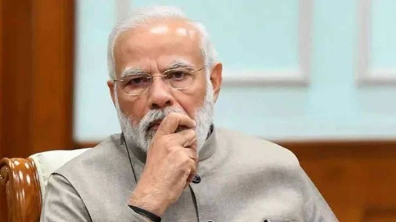 মোদির বাসভবন অভিমুখে মিছিলের ডাক কেজরিওয়ালের