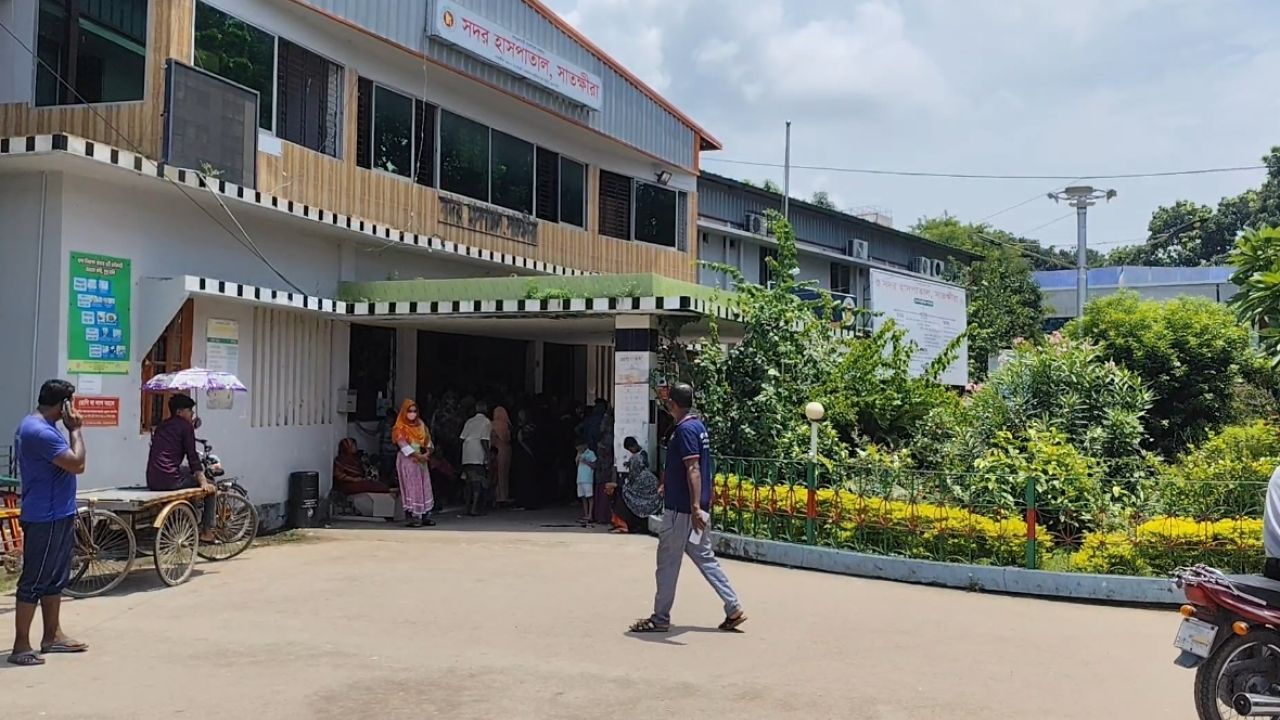 চিকিৎসা নেই, দুপুর পর্যন্ত ওড়েনি পতাকাও