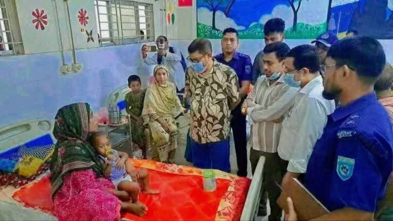 হাসপাতালে স্বাস্থ্যমন্ত্রীর ঝটিকা সফর, দুই চিকিৎসক বরখাস্ত