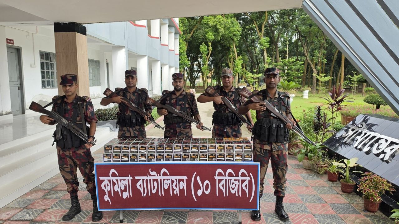 সীমান্তের ঝোপে কোটি টাকার মালিকহীন বস্তা