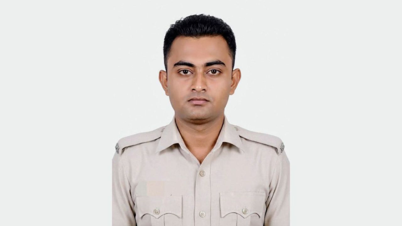 ফুলবাড়ীয়ায় ট্রাভেল ব্যাগে মিলল কাস্টমসকর্মীর খণ্ডিত মরদেহ
