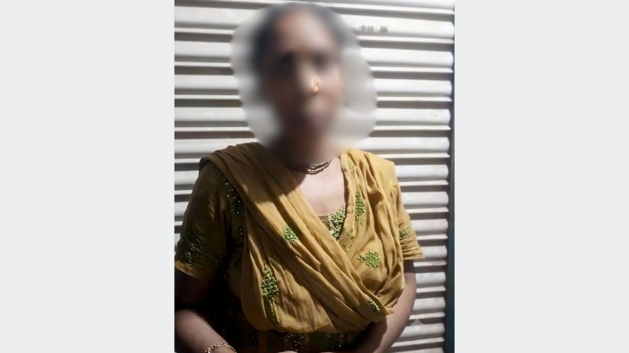 নেছারাবাদে বিয়ের দাবিতে তরুণীর কাণ্ড, বিপাকে লাইনম্যান!