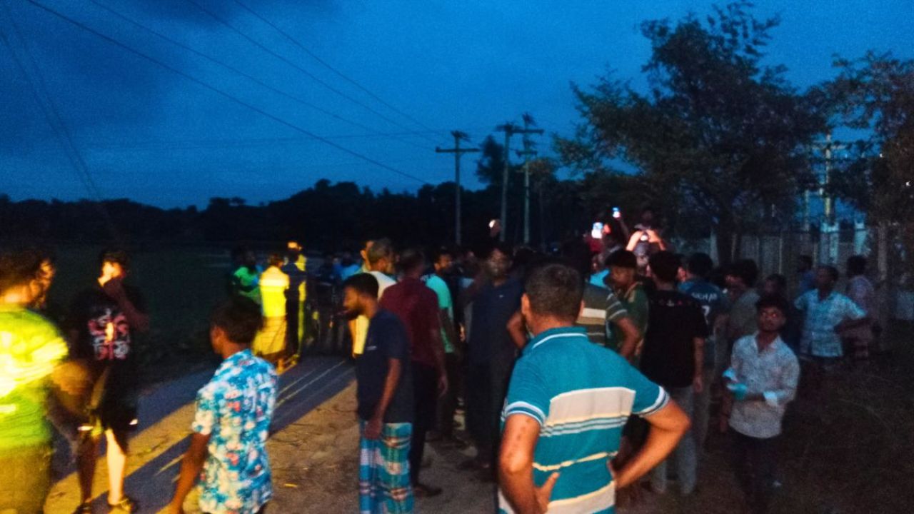 সাটুরিয়ায় তীব্র লোডশেডিং, সাব-স্টেশন ঘেরাও করে বিক্ষোভ