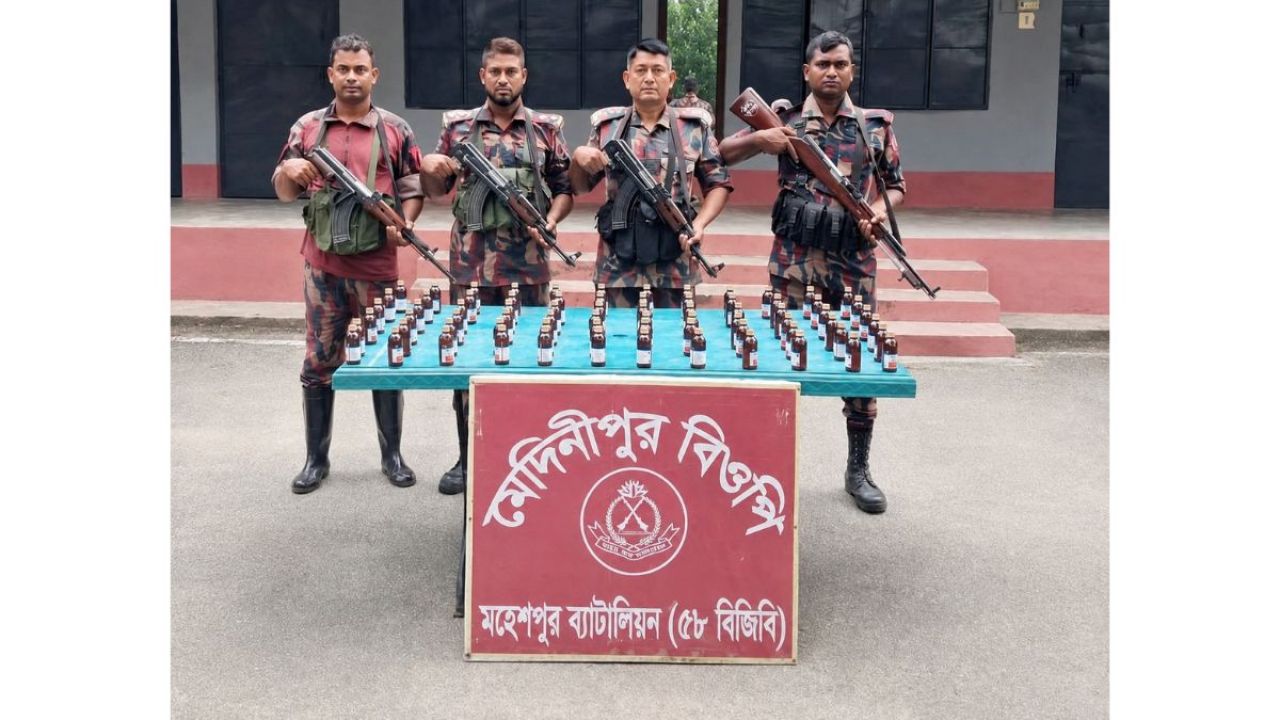মহেশপুর সীমান্তে মিলল ভায়াগ্রা ও মদের চালান