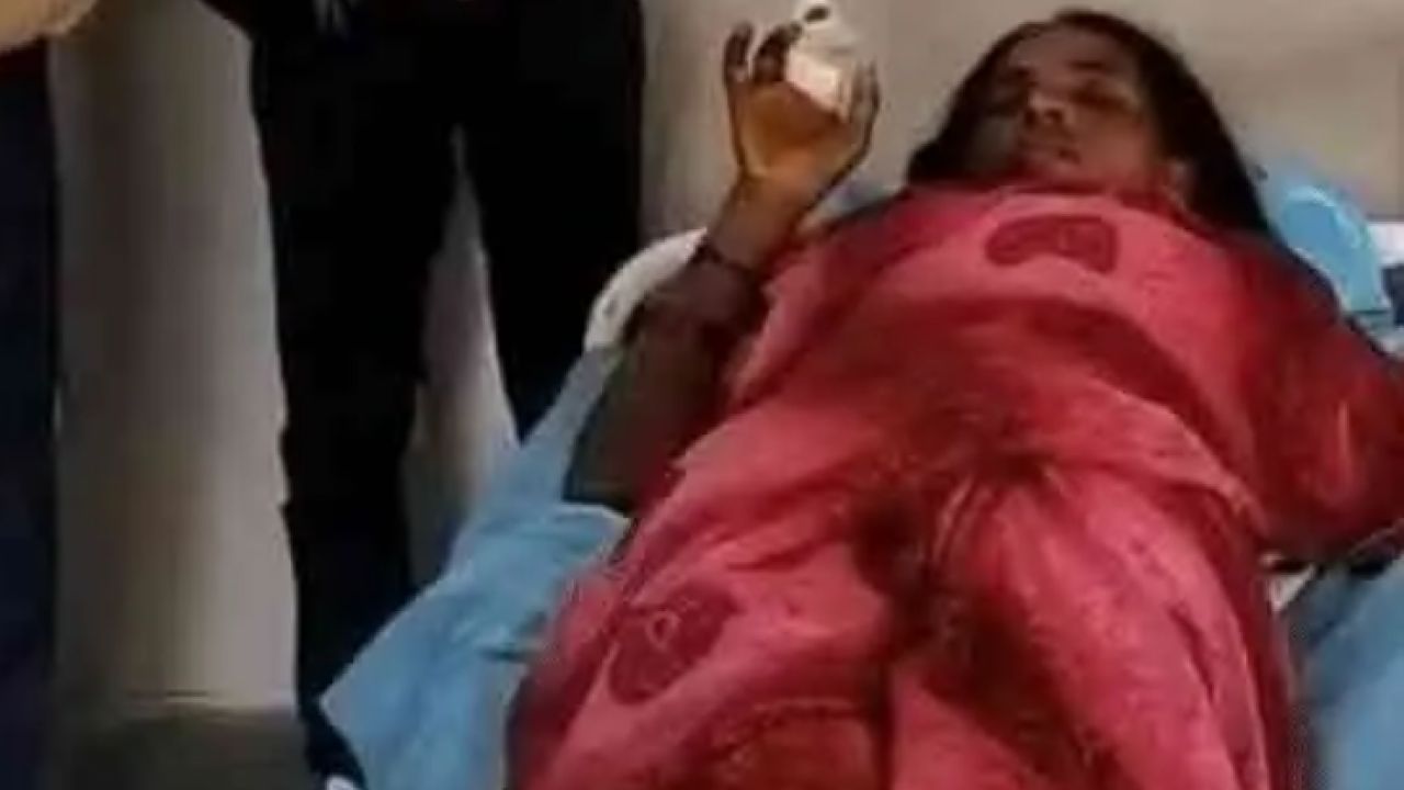 ২ মিনিটে ৫ বার সাপের কামড় খেয়েও ফিরলেন মৃত্যুর মুখ থেকে