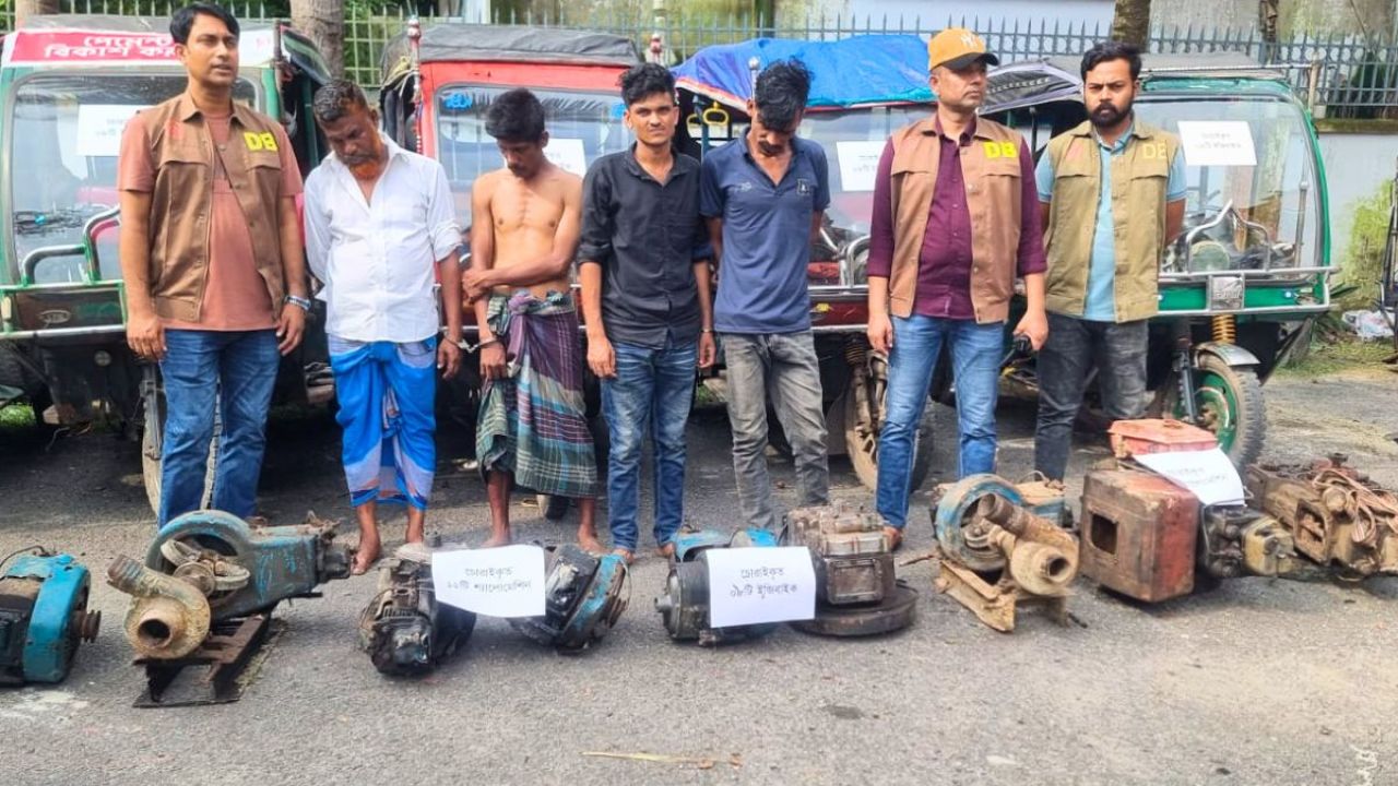 রাতে গ্যারেজে কী করছিল চোরচক্র