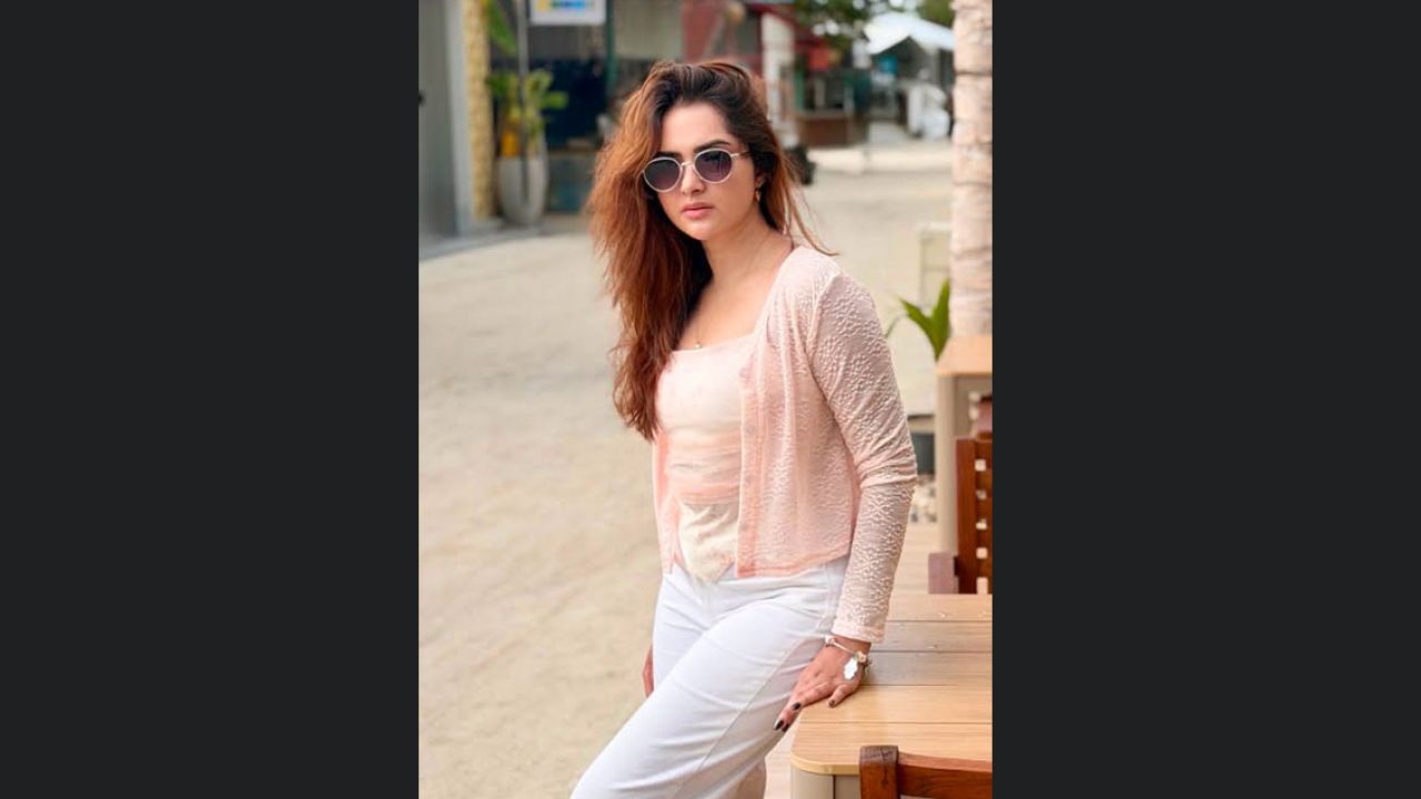 কেয়া পায়েলের ‘যত্নে থেকো’