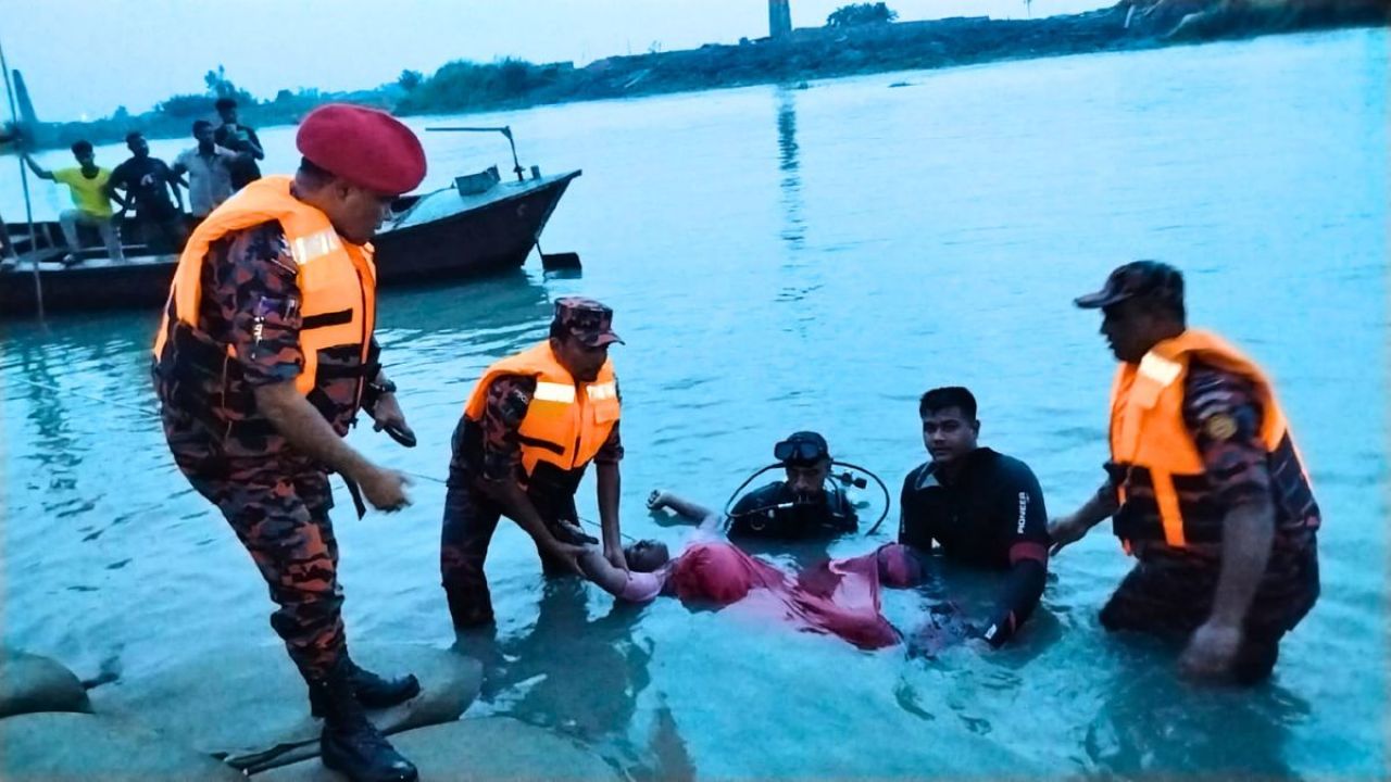 গোসল করতে নেমে আর ফেরা হলো না তরুণীর