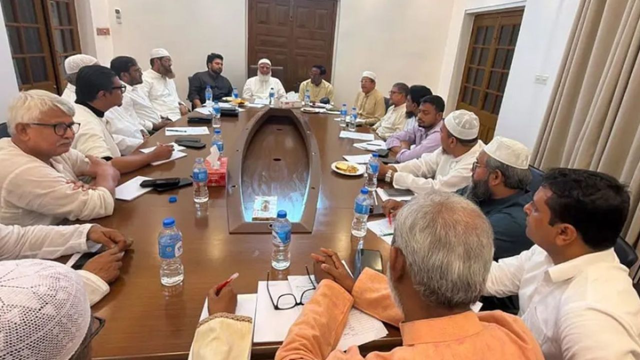 গ্যাস সংকট ও দ্রব্যমূল্যের প্রতিবাদে রাজপথে ১১ দল