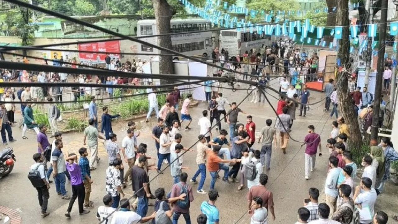জবির ভিপি-জিএসকে মেরে বের করে দেওয়ার অভিযোগ