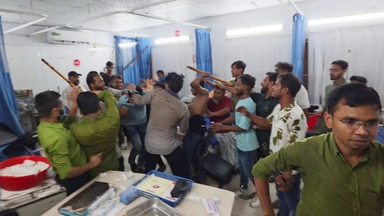 ঢাকার ৩ ক্যাম্পাসে সংঘর্ষে জড়ালো ছাত্রদল-শিবির