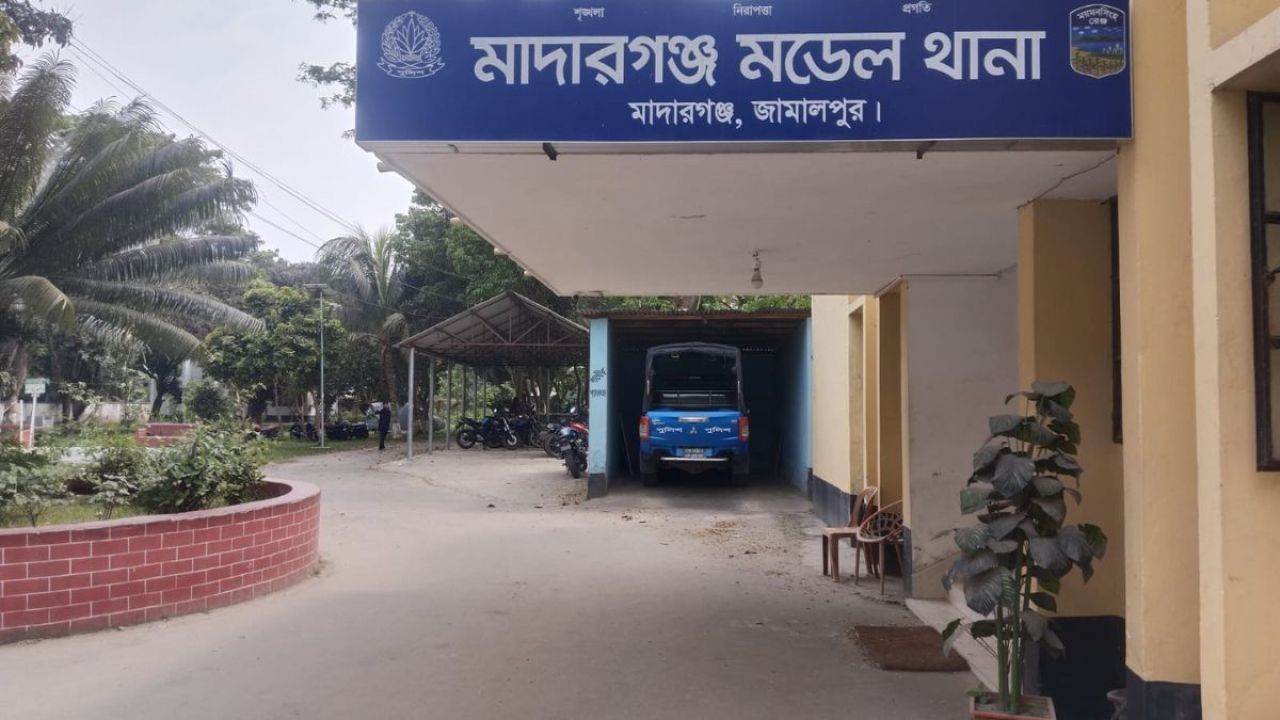 নরসুন্দরের ঝুলন্ত মরদেহ উদ্ধার