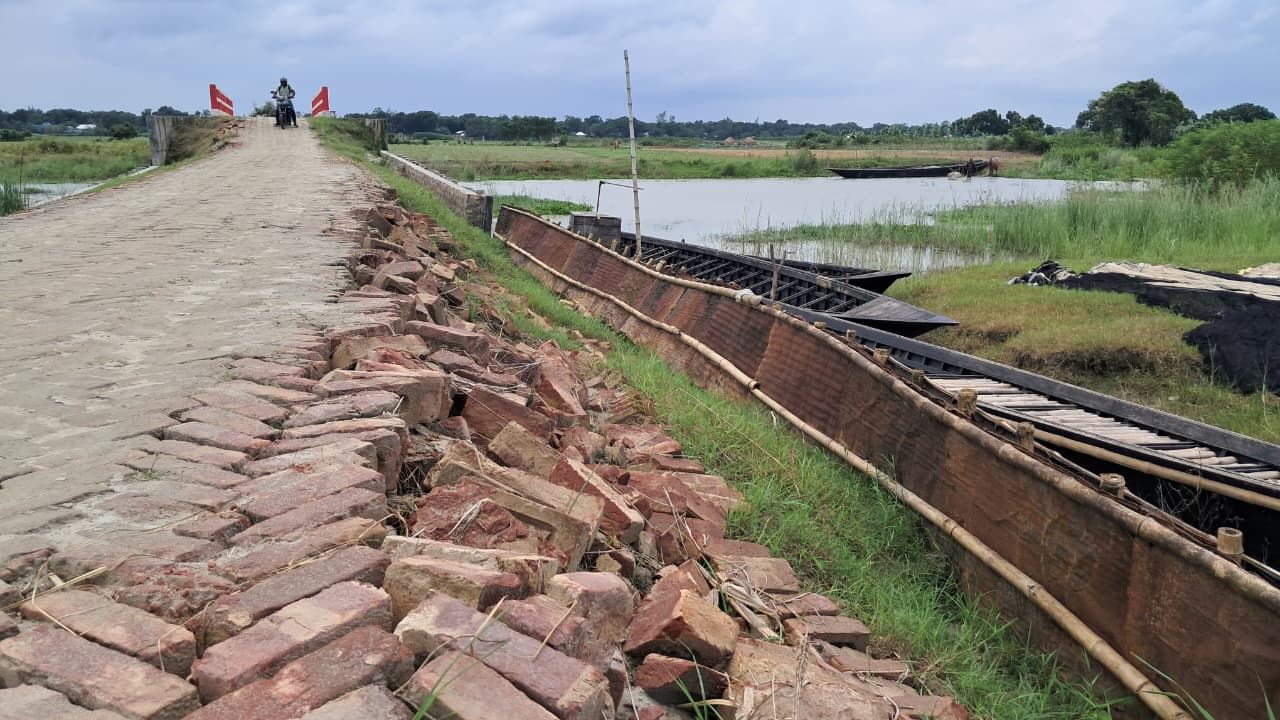 পনেরো দিনেই সোয়া কোটির সড়কে ধস
