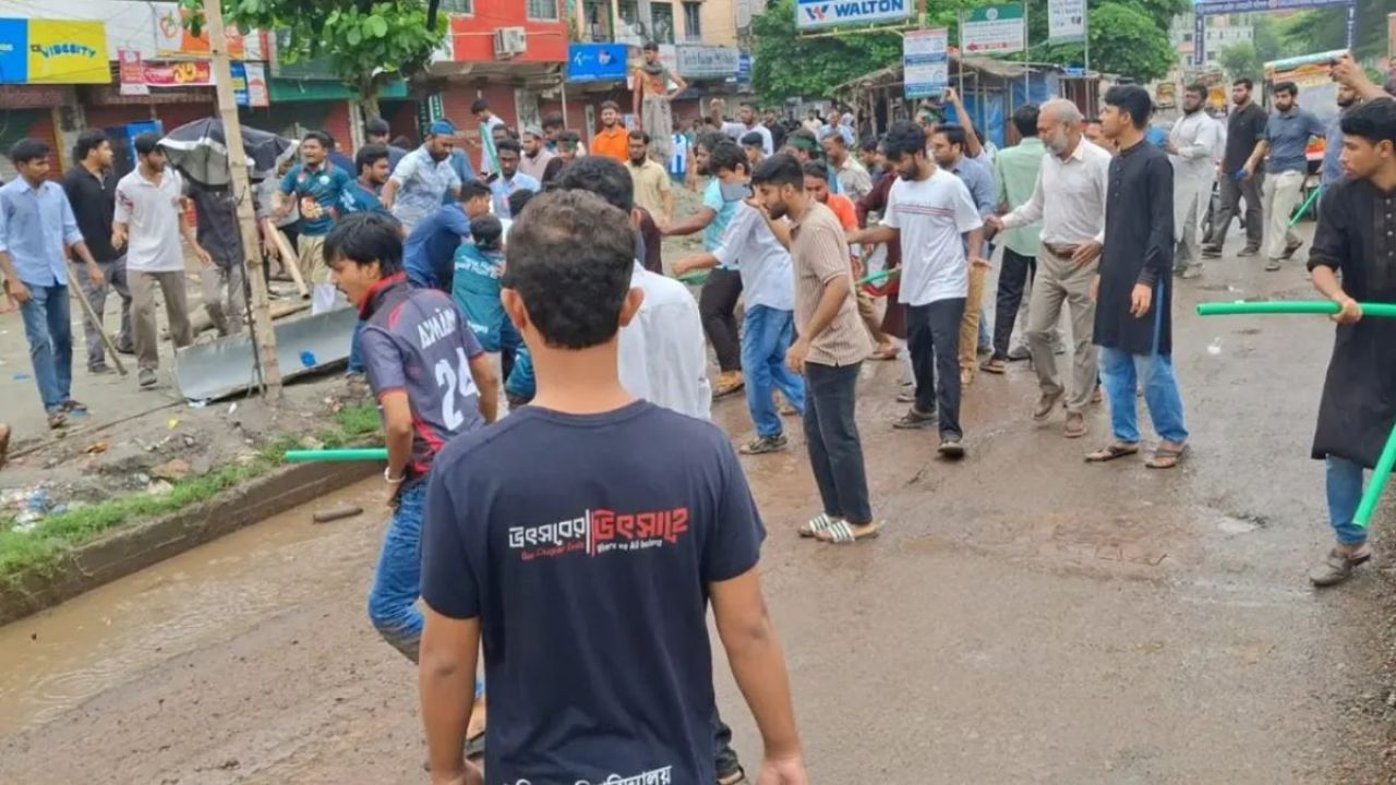 ‘বহিরাগত’ ইস্যুতে উত্তাল ববি, ছাত্রদল-শিবির সংঘর্ষ