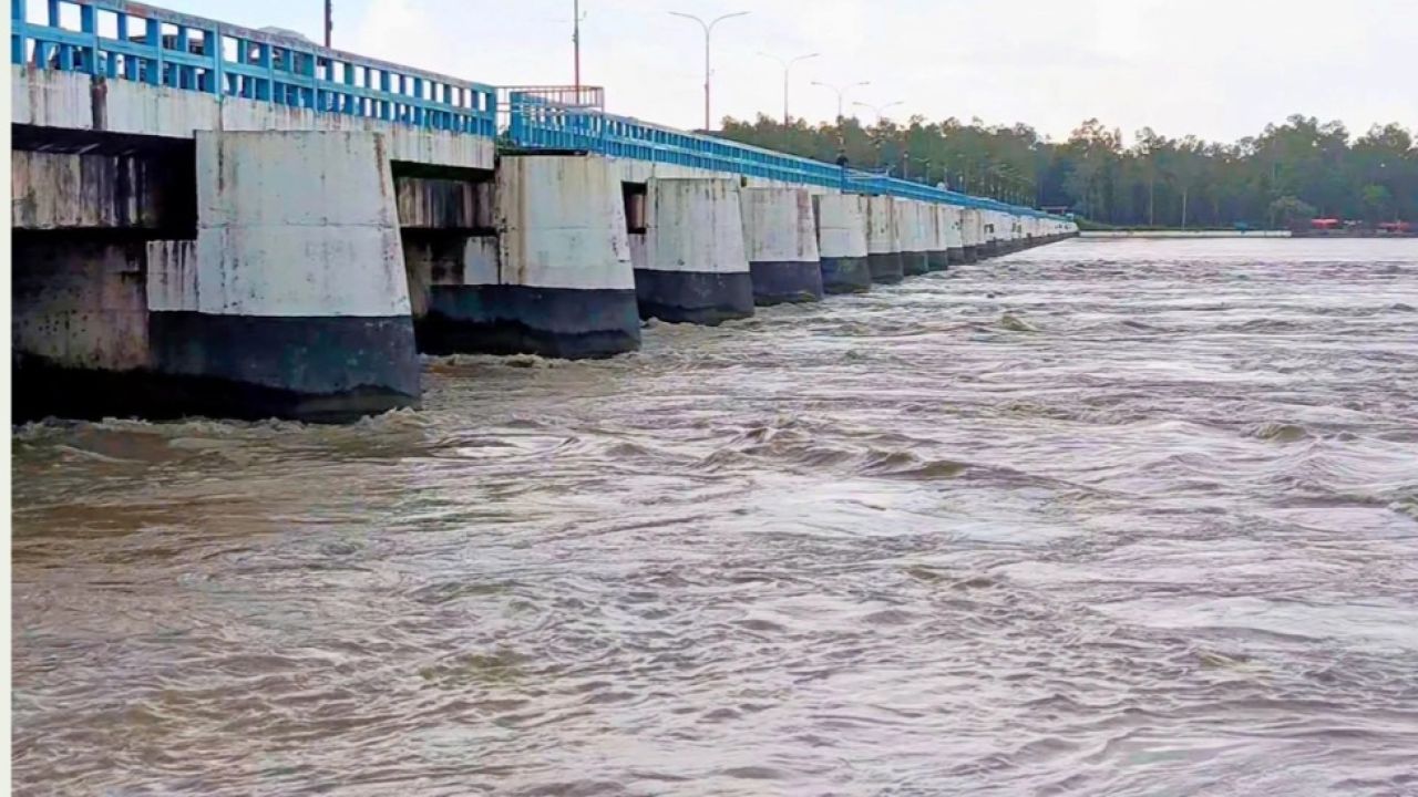 বিপৎসীমা ছাড়াল তিস্তা, ভাসছে হাজারো ঘরবাড়ি