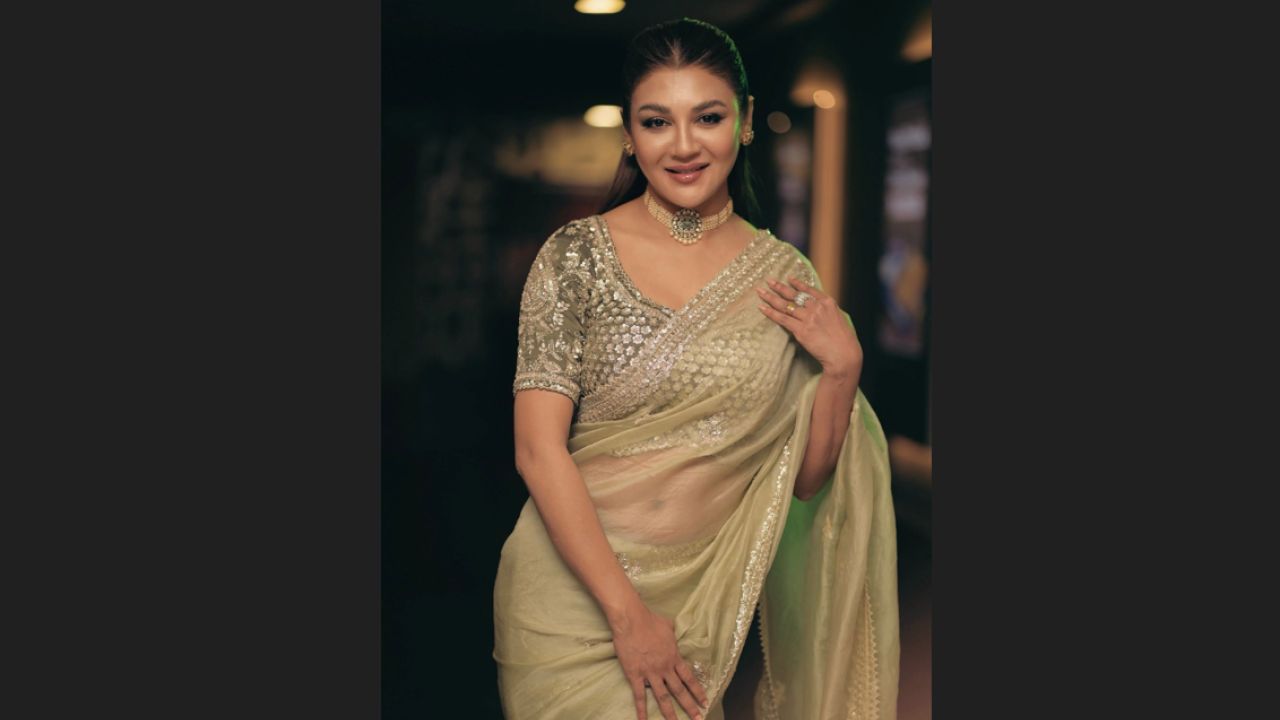 অভিনয়ের গণ্ডি পেরিয়ে এবার গেম শোর মঞ্চে জয়া আহসান
