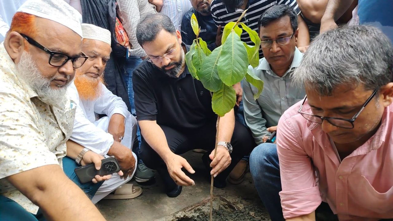 ২৫ কোটি গাছ লাগিয়ে পরিবেশ রক্ষার লক্ষ্য পূরণ করতে হবে