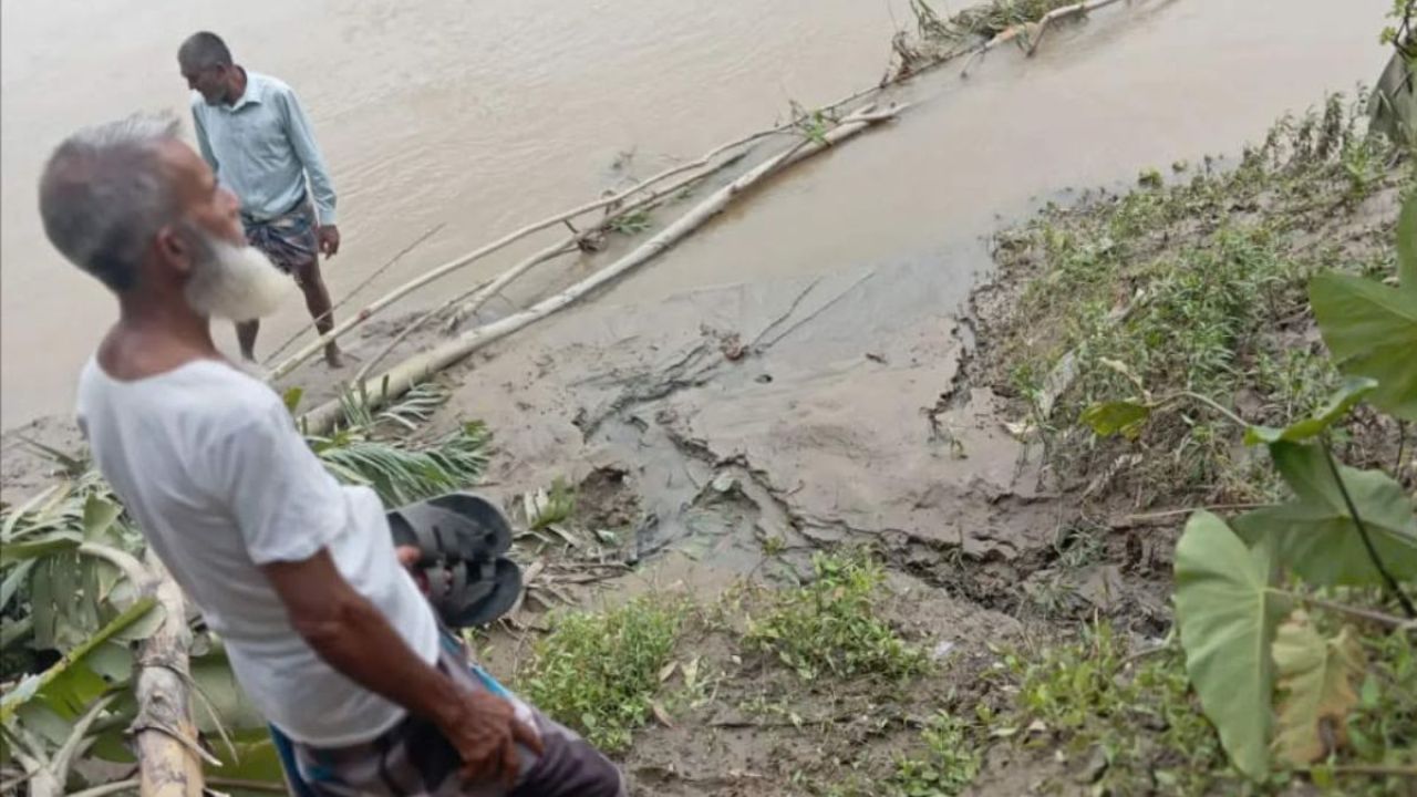 অবৈধ বালু উত্তোলন: হুমকিতে অর্ধশত গ্রাম