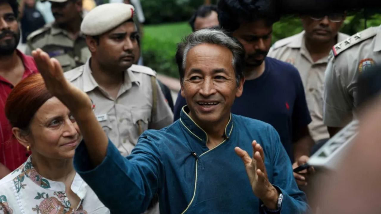 যুব বিক্ষোভে ‘দুর্বল’ মোদি সরকার, দাবি সোনম ওয়াংচুকের