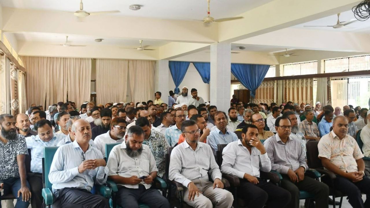 ৫ আগস্টের পর কর্মকর্তাদের ভাতা উত্তোলনে জটিলতা কমেছে: বাকৃবি রেজিস্ট্রার