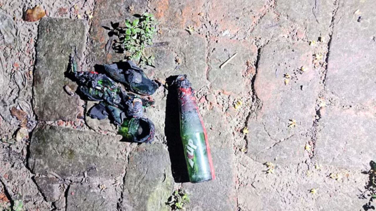 গভীর রাতে যুবদল নেতার বাড়িতে ‘পেট্রোল বোম‘ হামলা