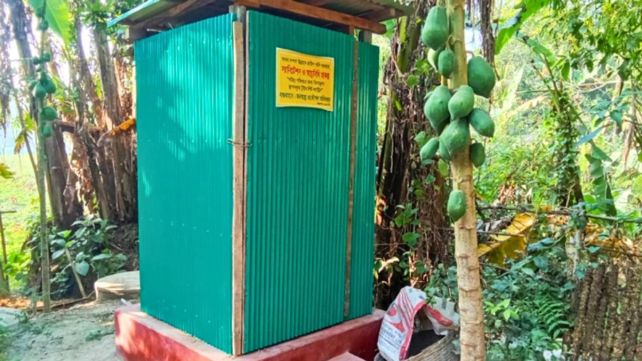 গরিবের ল্যাট্রিন ‘ছিনিয়ে নিলেন’ বিএনপি নেতা
