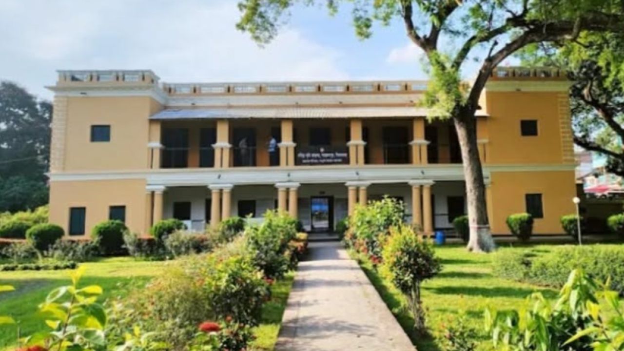 বিশ্বকবির মহাপ্রয়াণ দিবসে কাছারি বাড়িতে নীরবতা
