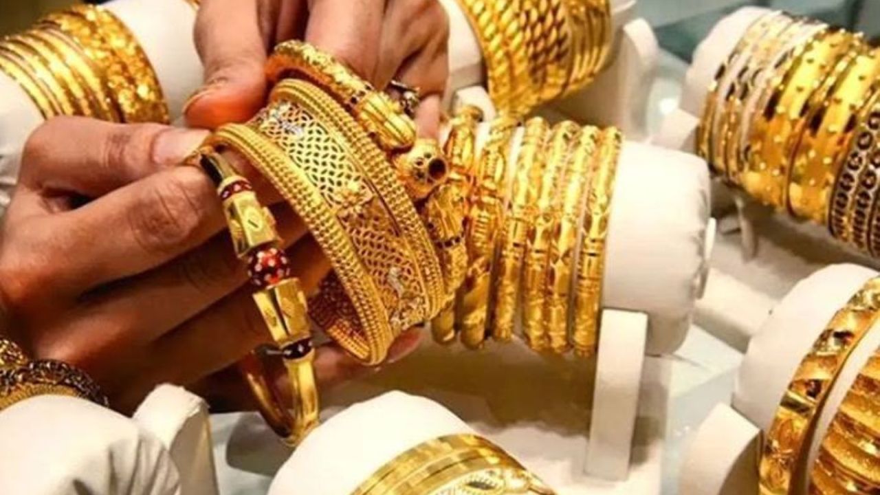 এক দিনের ব্যবধানে স্বর্ণের দামে বড় পতন