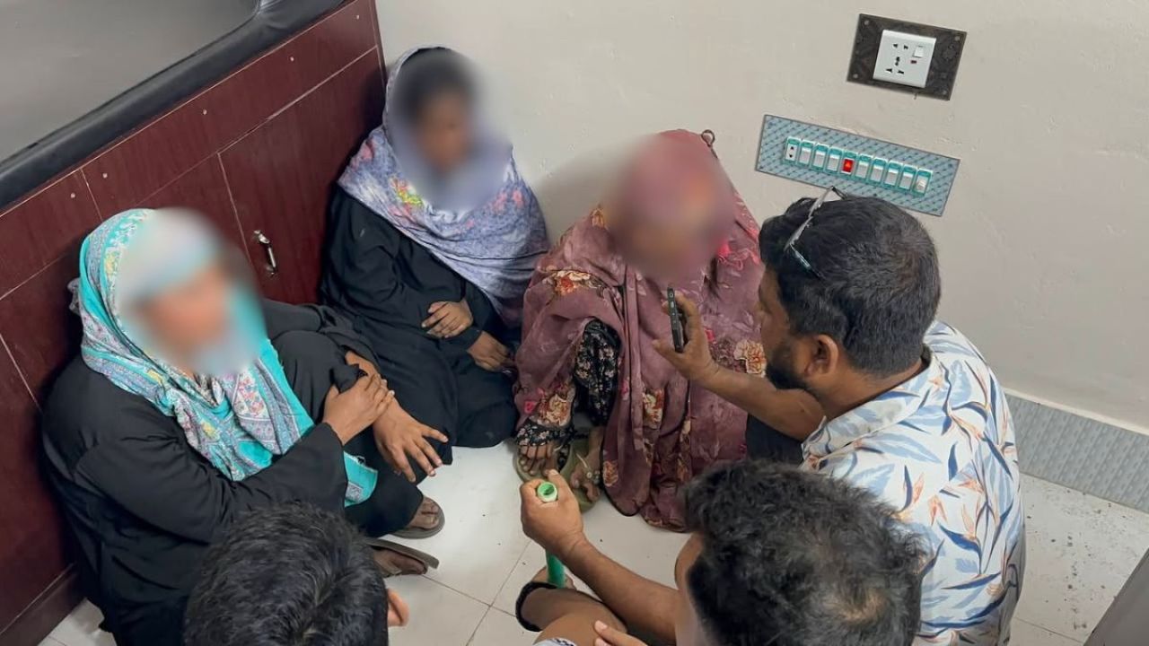 হাসপাতাল চত্বরে চুরির অভিযোগে আটক ৩ নারী
