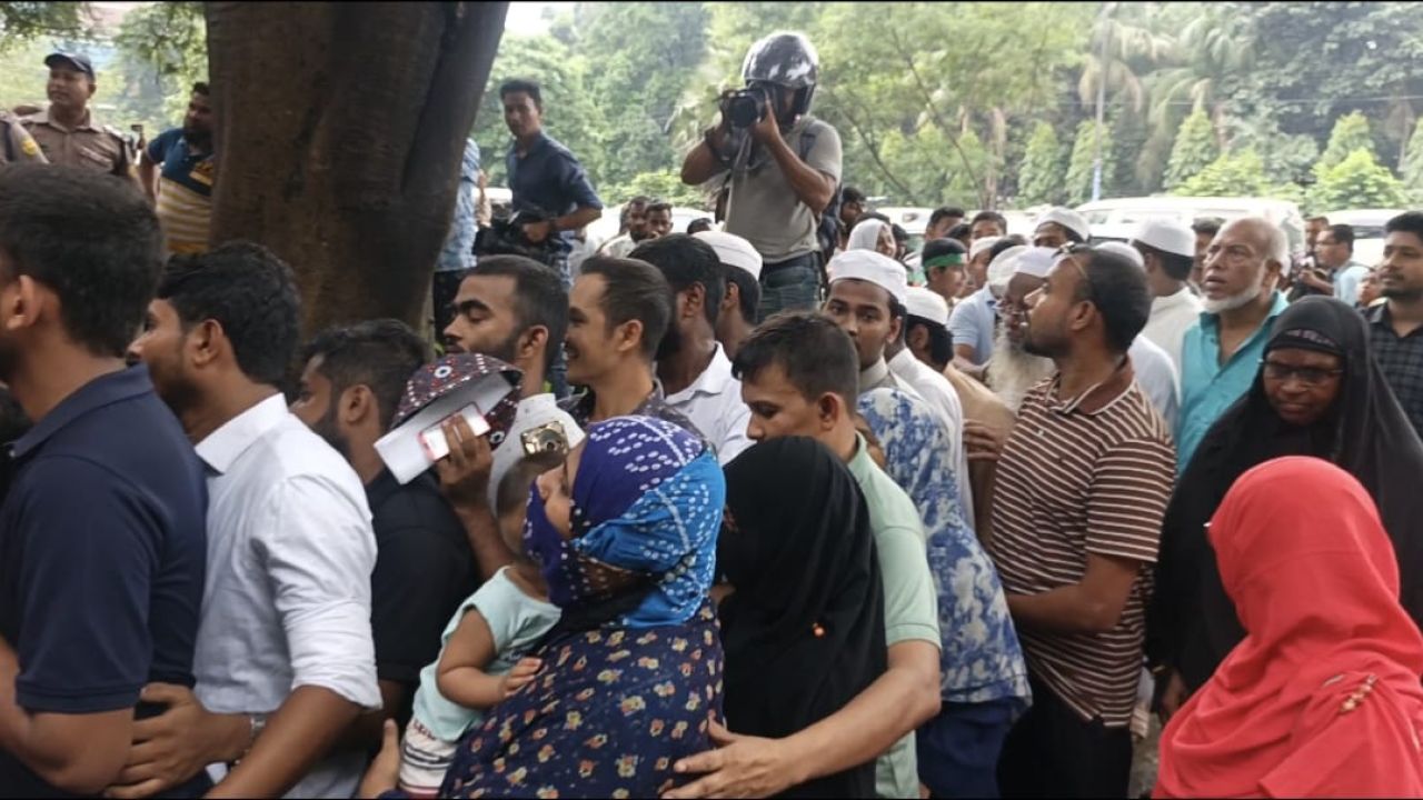 ছুটির দিনে সময়ের পরিবর্তনে জুলাই স্মৃতি জাদুঘরের দর্শনার্থীদের বিরম্বনা