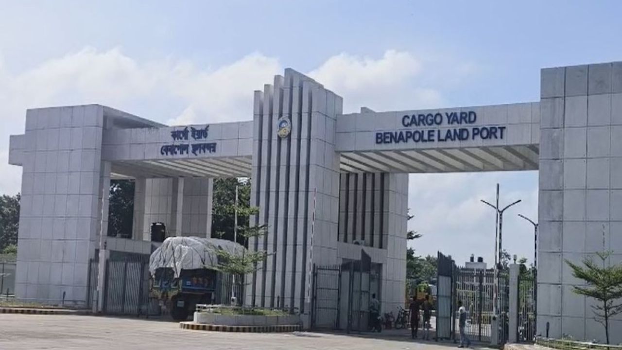 ভারত থেকে ২ টন টিয়ার শেল আমদানি