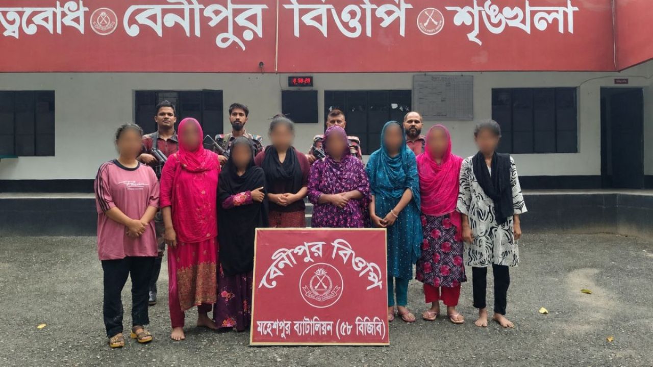 মহেশপুর সীমান্তে বিজিবির সাঁড়াশি অভিযান: মদ-ওষুধ জব্দ